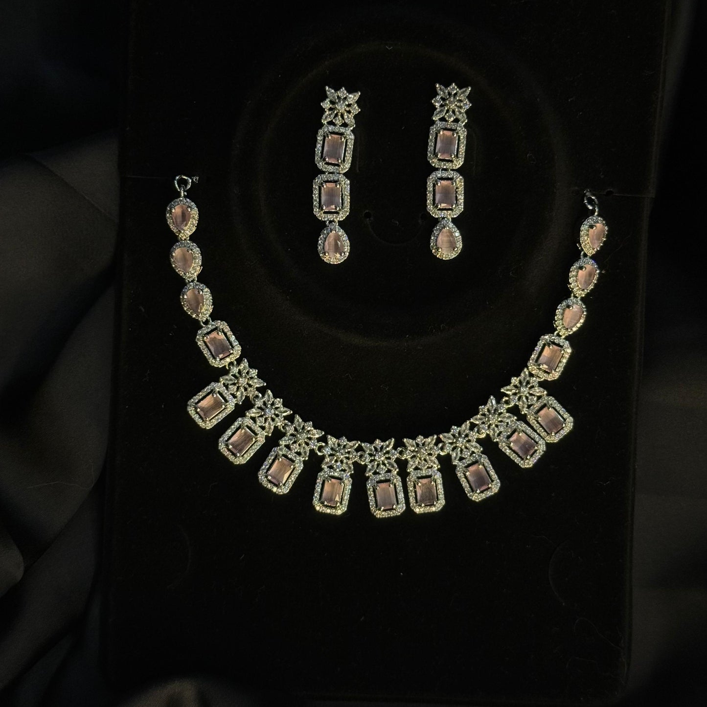 White And Pink Gems Neckalce Set