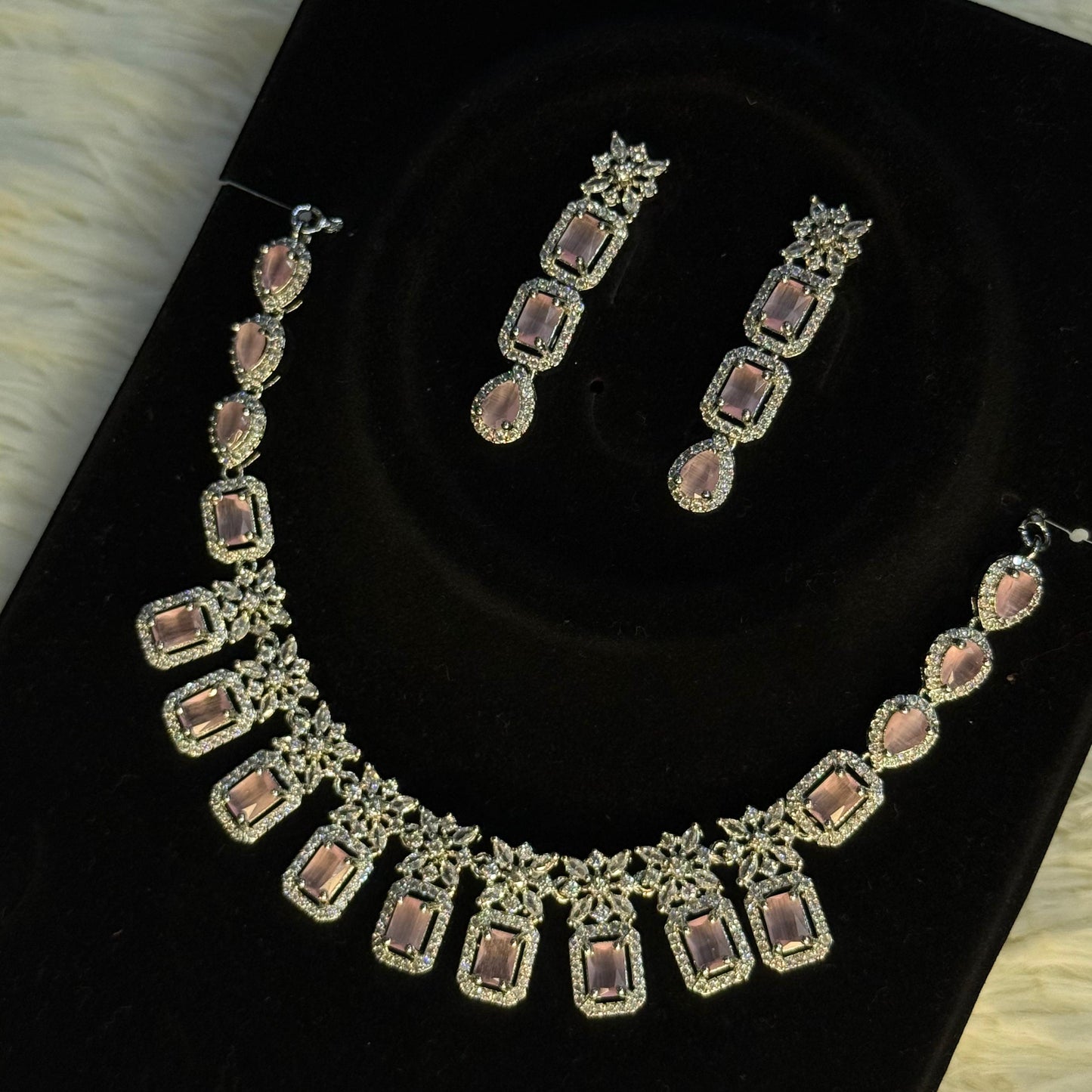 White And Pink Gems Neckalce Set