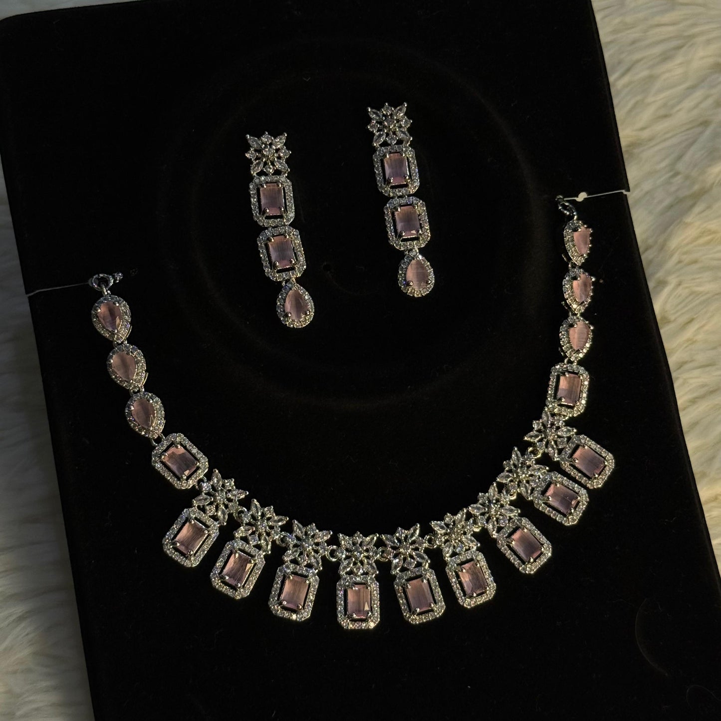 White And Pink Gems Neckalce Set