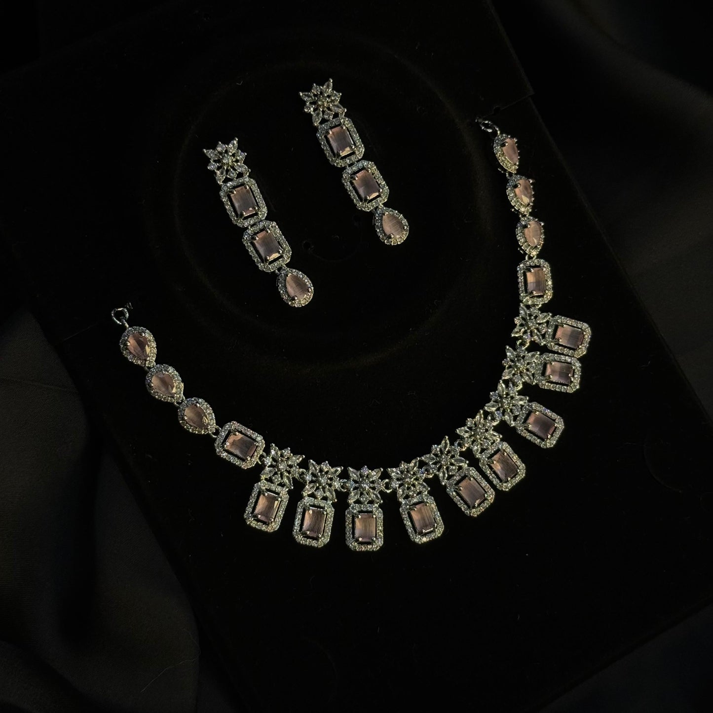 White And Pink Gems Neckalce Set