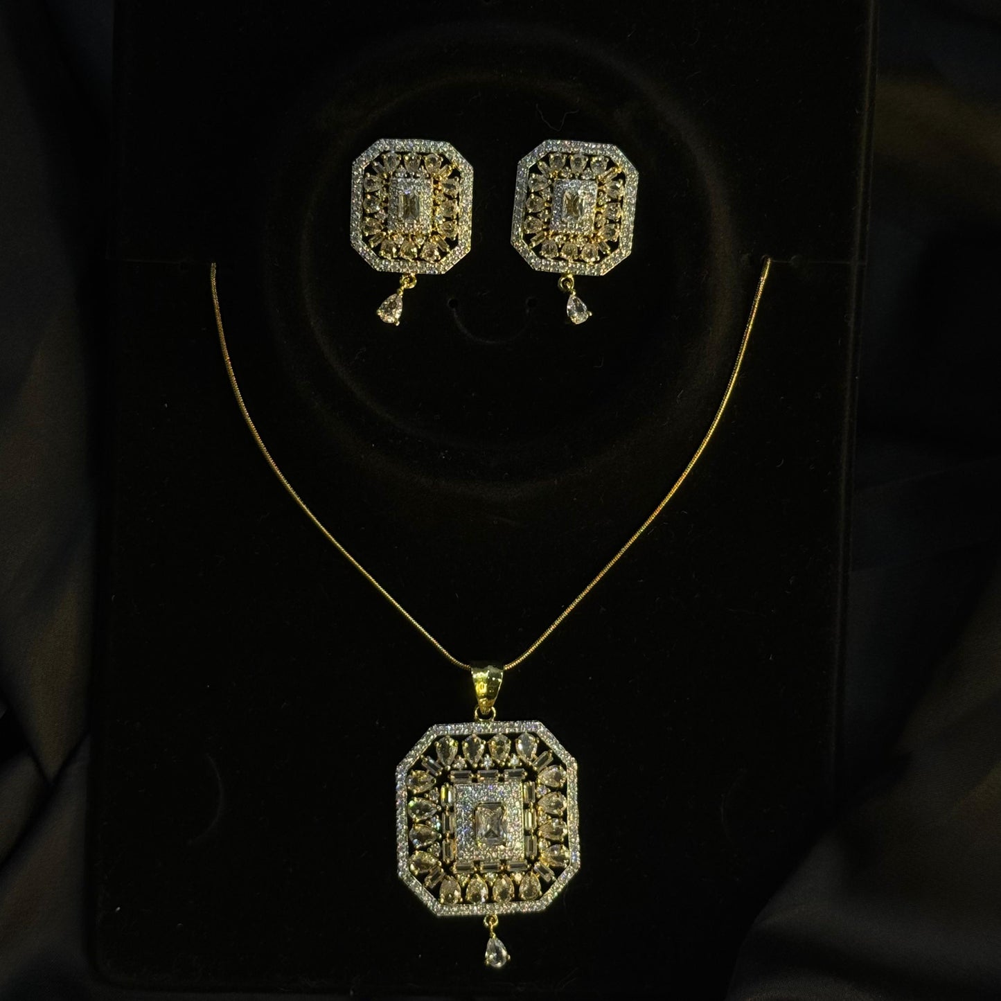 Golden Royal Square Necklace Set