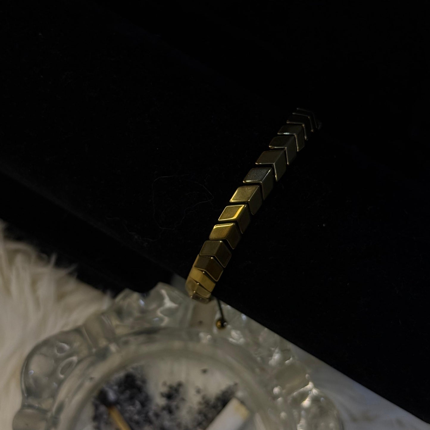 Arrow Hermitite Stone Bracelet Unisex