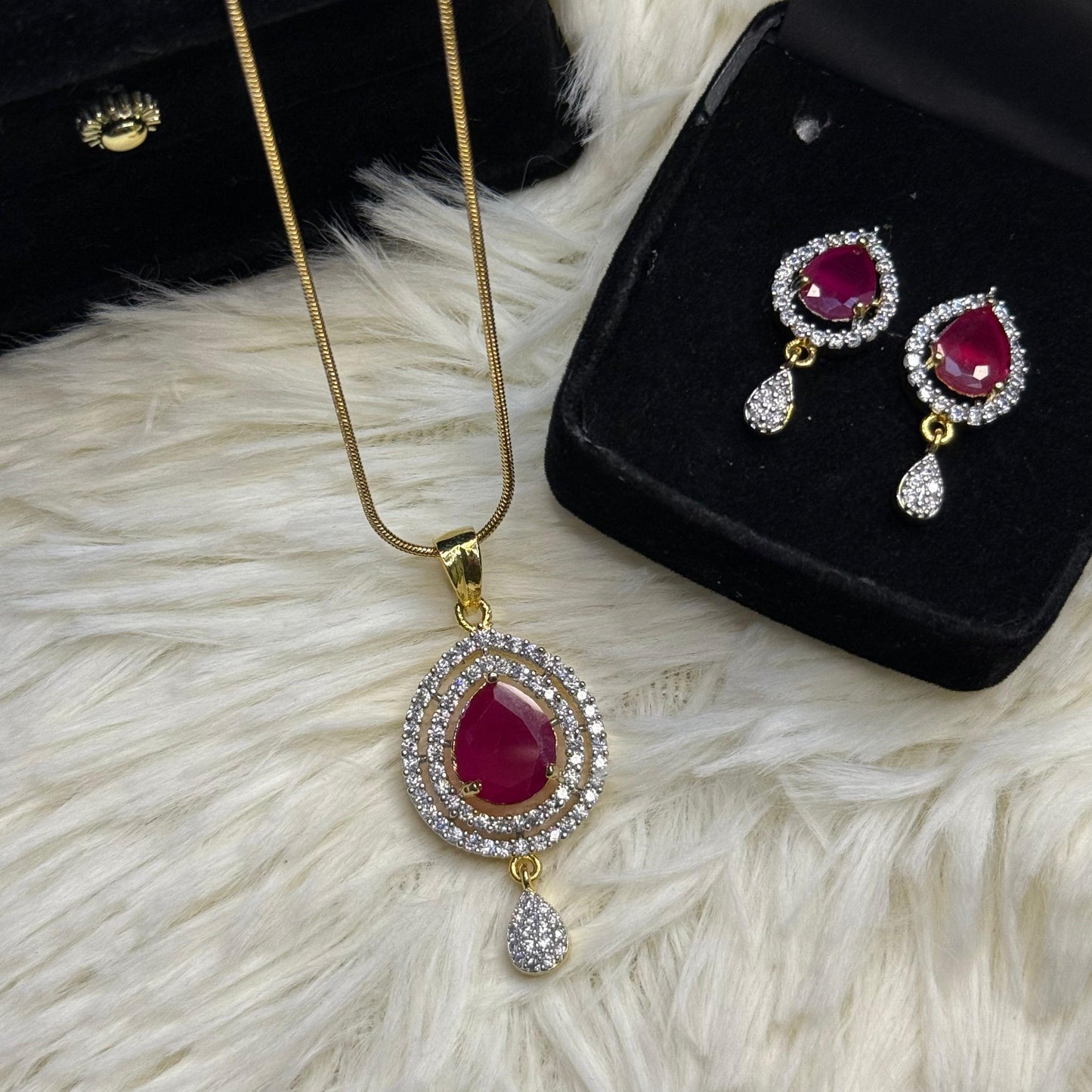 Elegant Golden Crystal Stone Teardrop Pendent Set