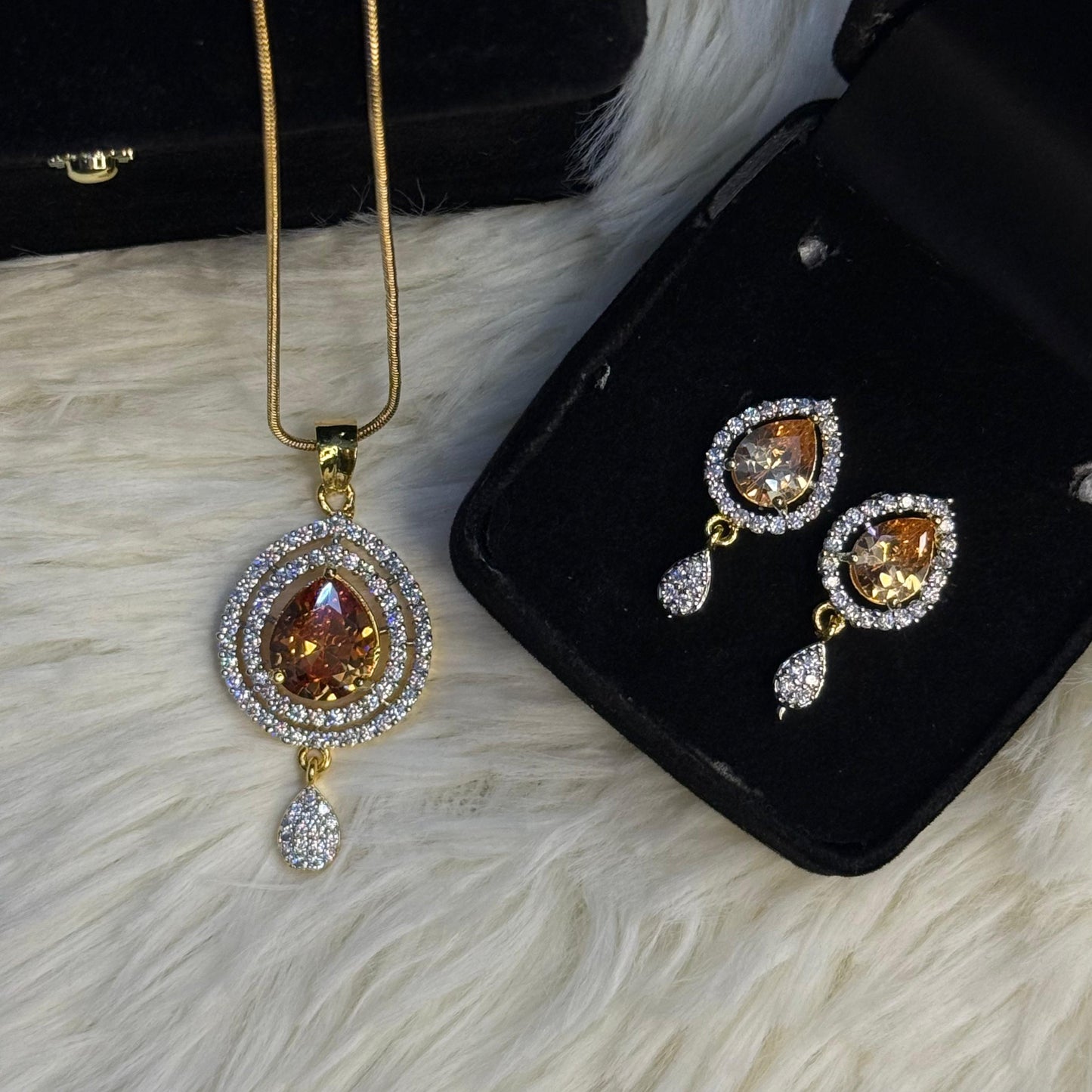 Elegant Golden Crystal Stone Teardrop Pendent Set
