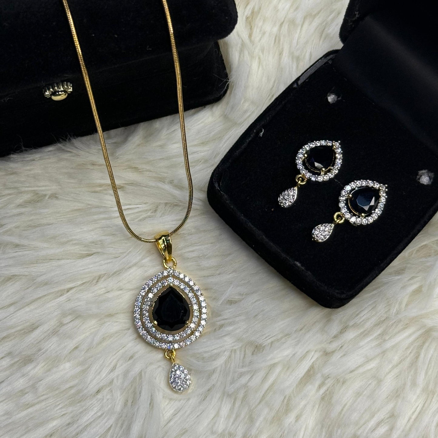 Elegant Golden Crystal Stone Teardrop Pendent Set