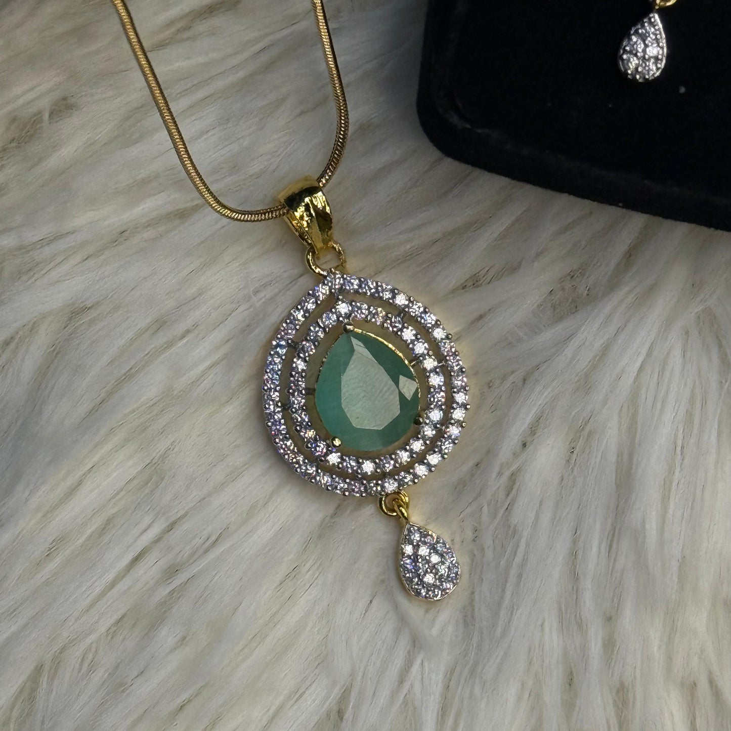 Elegant Golden Crystal Stone Teardrop Pendent Set